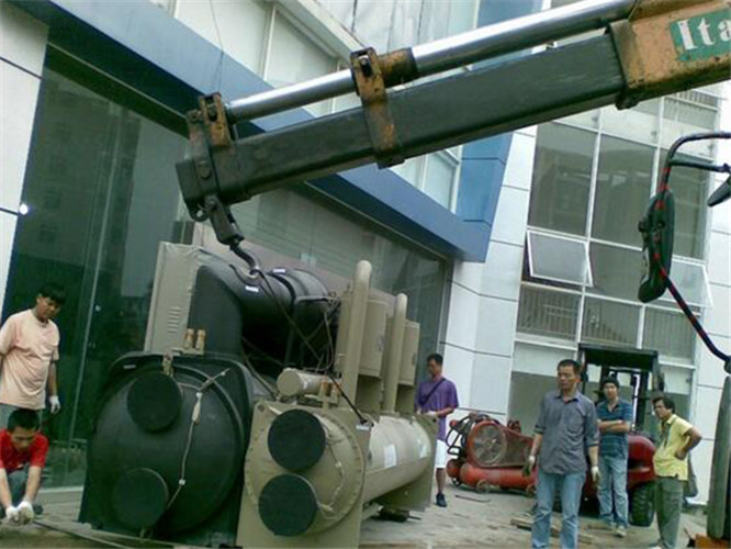 罗庄区随车吊和汽车吊的核心区别是什么？哪种更省钱？