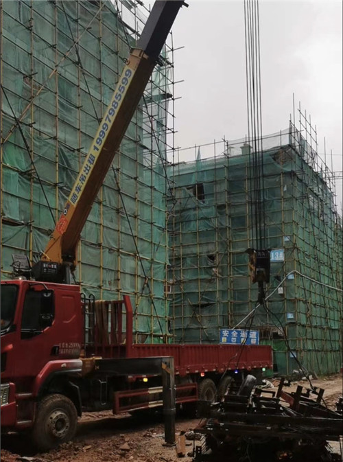 罗庄区“慢工细活”—— 吊车的 “微动控制” 技术